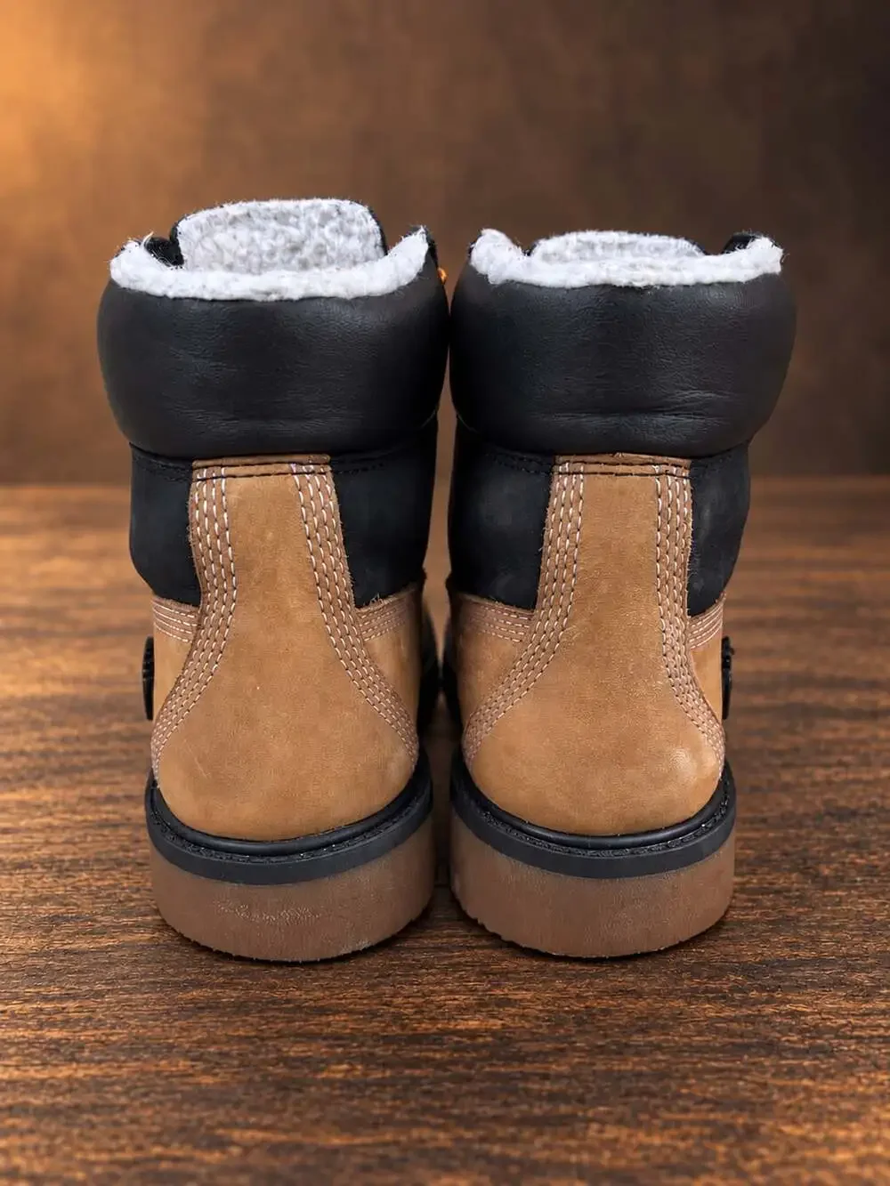 Timberland Boys 6” Wheat Black Shearling Boots A2MZY Youth Size 6 EU 39